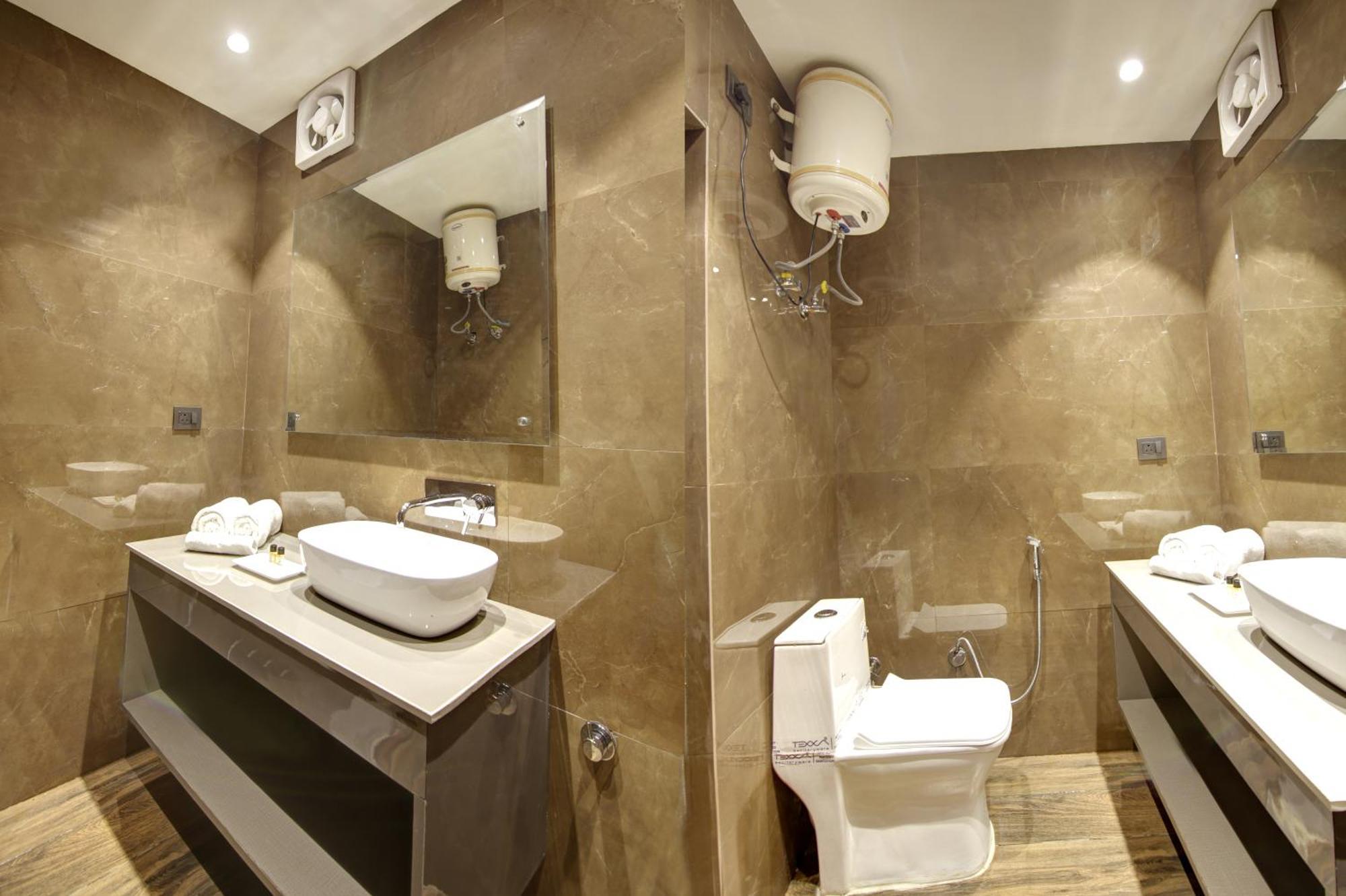 Hotel Kashish Plaza - 5 Mins From Metro Station دلهي المظهر الخارجي الصورة