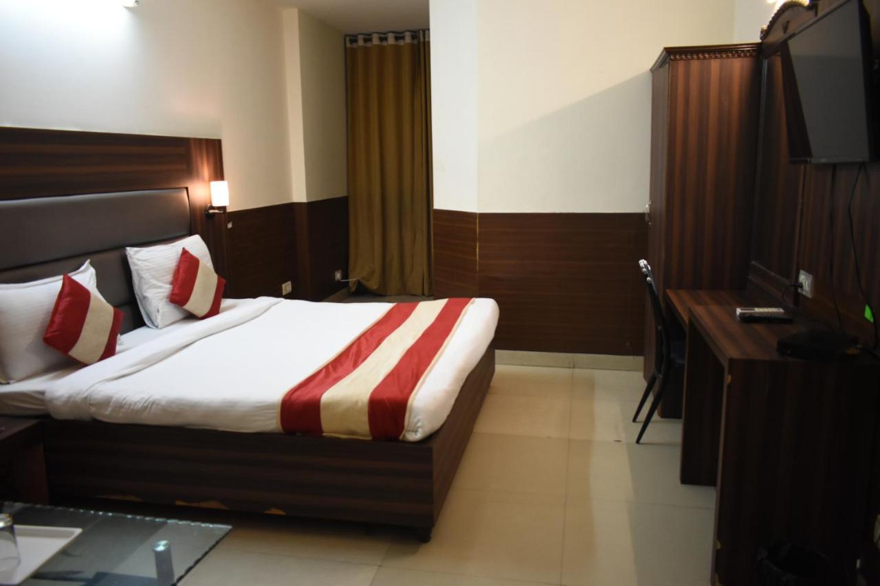 Hotel Kashish Plaza - 5 Mins From Metro Station دلهي المظهر الخارجي الصورة