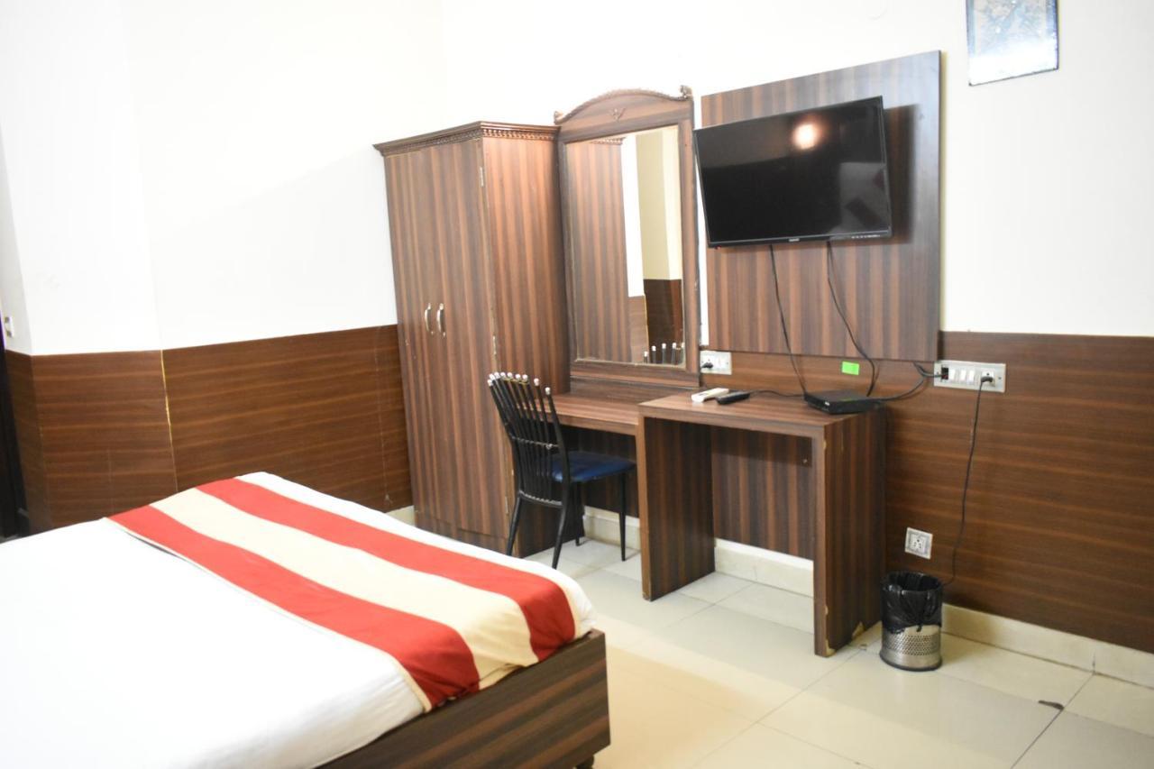 Hotel Kashish Plaza - 5 Mins From Metro Station دلهي المظهر الخارجي الصورة